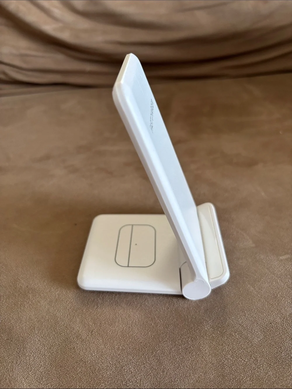 White Fast Charger Wireless Phone Stand